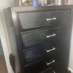 Dressers And Glass Vanity 