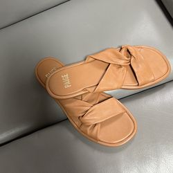 Paige Flip Flops Size 7.5 Run Small New