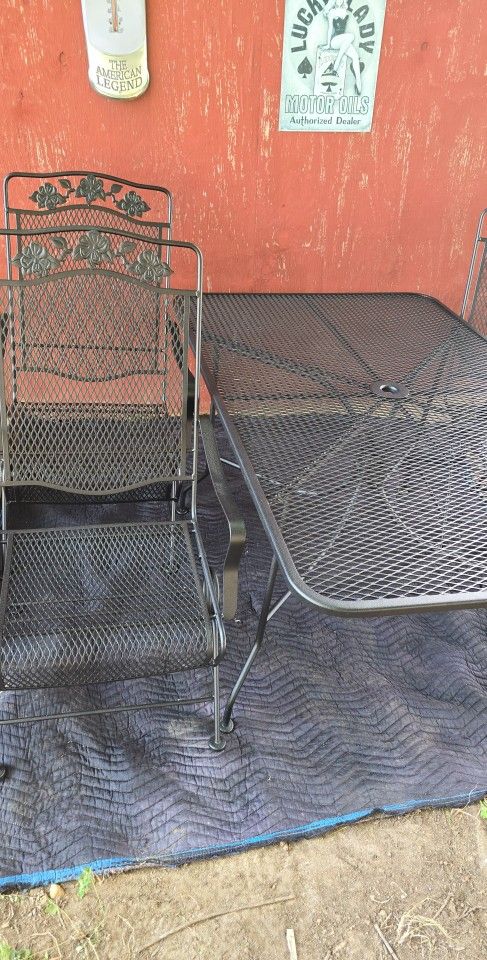 Vintage Rectangle Wrought Iron Table With 4 Bouncy Chairs