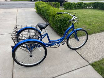 Schwinn Meridian  26” tires TRICYCLE,- is a year old it was my dads he rode it 3x? And he passed on away it was $500 new b,