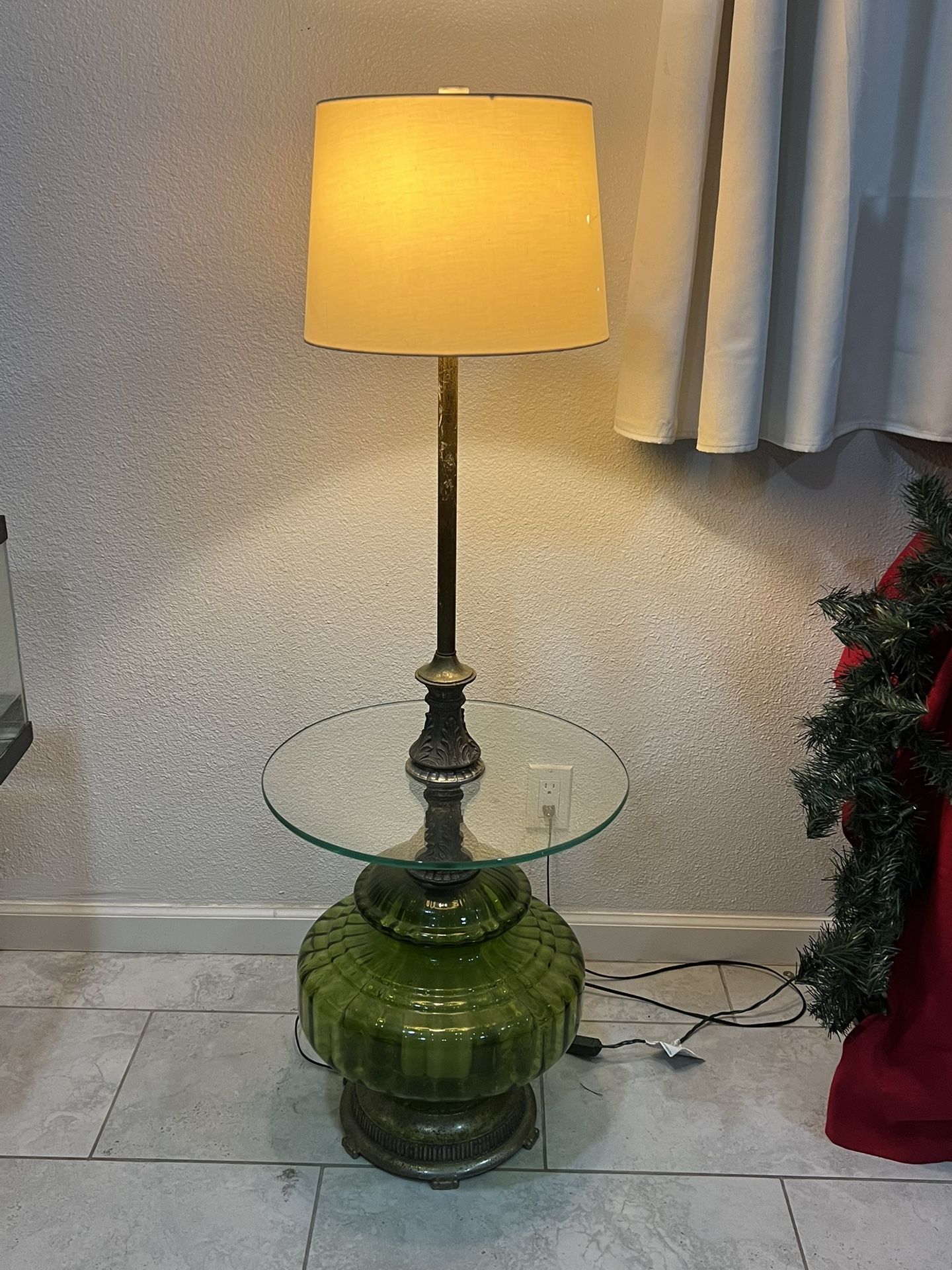 vintage Mid-Century Modern green glass table lamp