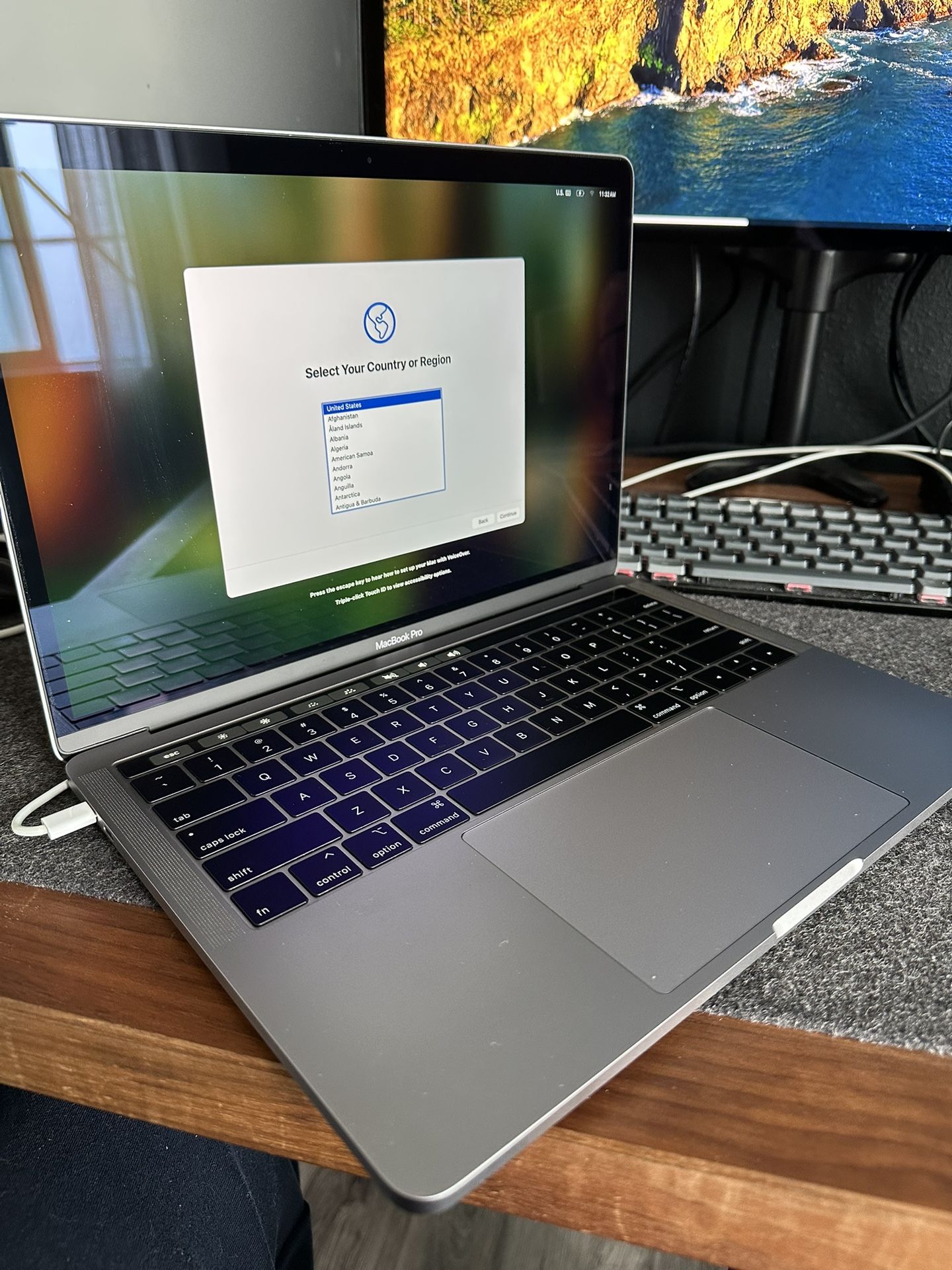 2018 13in MacBook Pro 500gb 8gb RAM Core I5 2.3GHz Touch Bar
