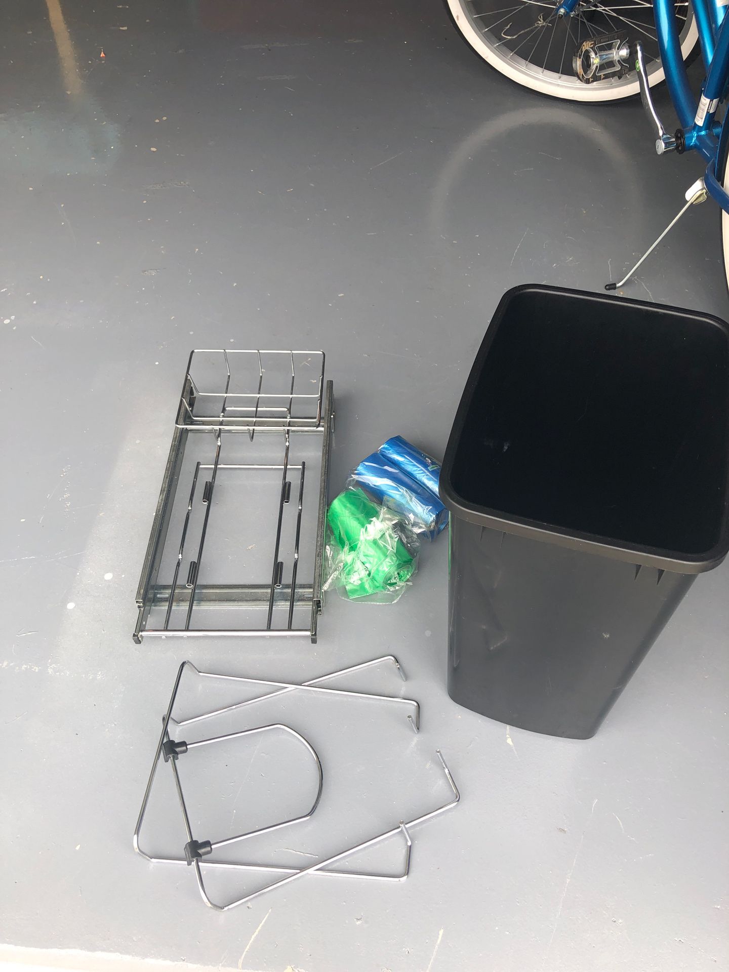 Under Cabinet Trashcan