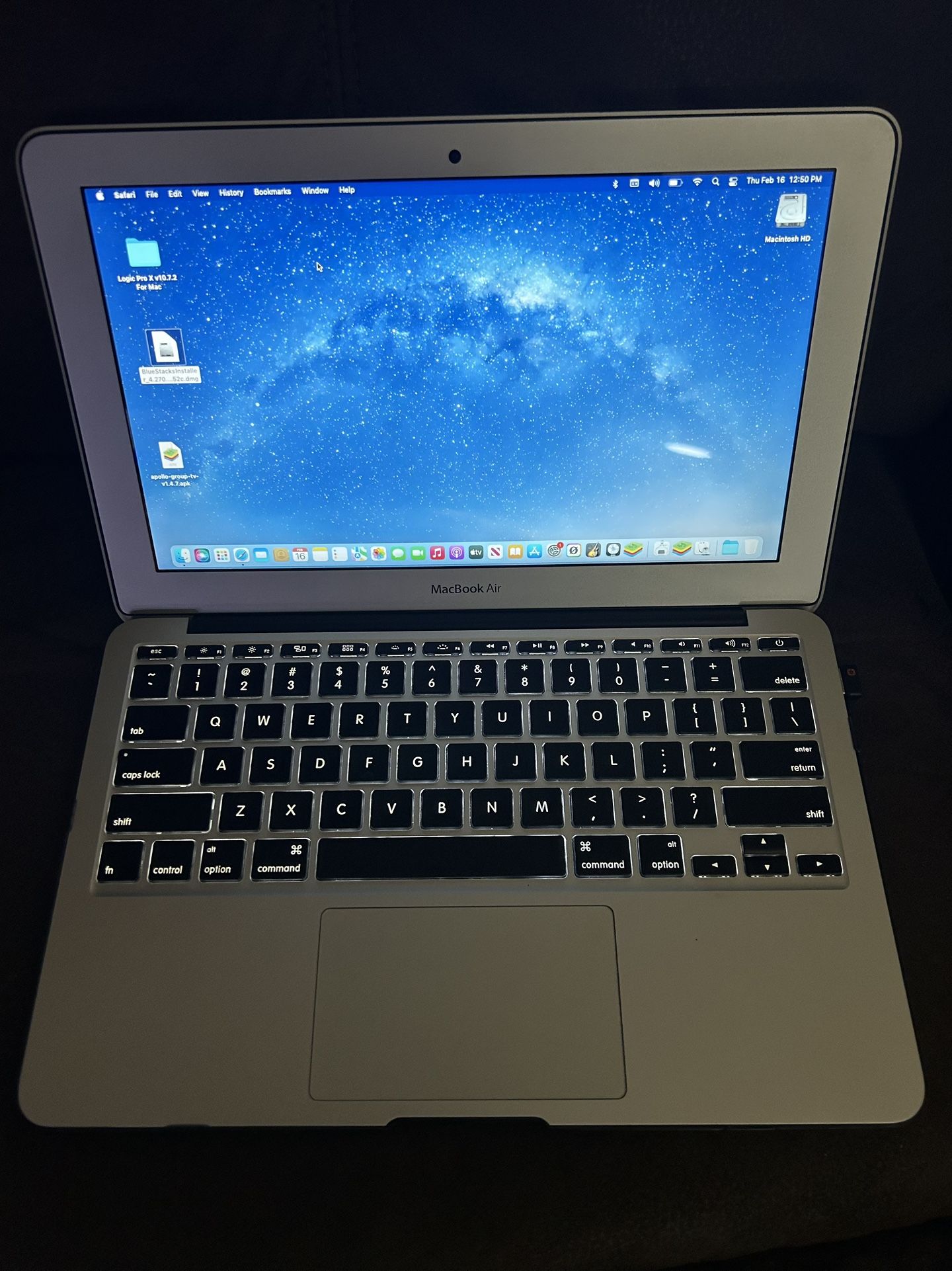 MacBook Air 11 Inch Early 2015 1.6ghz i5 256gb SSD / 8gb Ram for