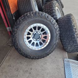 Rines 17 Nuevos Con Llantas Usadas 35 12 50 17 Bf Goodrich Km3