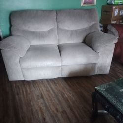 Loveseat Nuevo