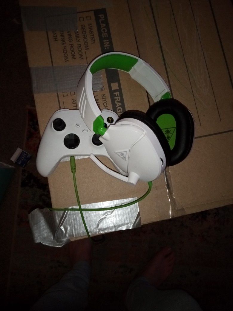 Xbox Controller And Turtle Beach Headset 