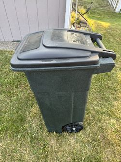 Toter Wheeled Garbage Can Polyethylene 32 gal.