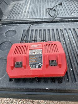 Milwaukee M 18 Rapid Charger