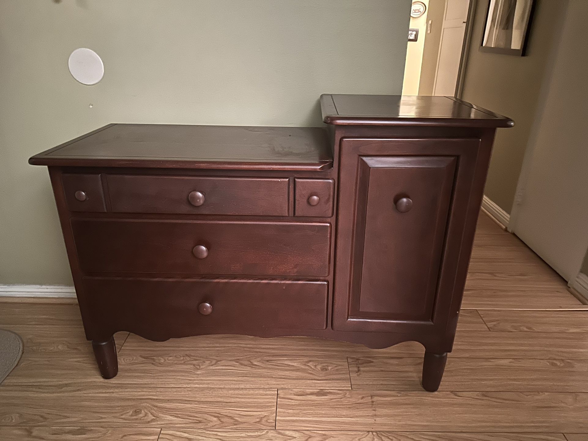 Dresser