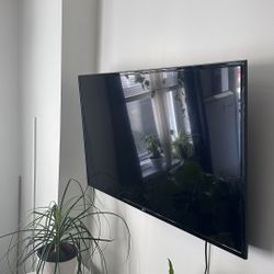 50 Inch tv W Remote 