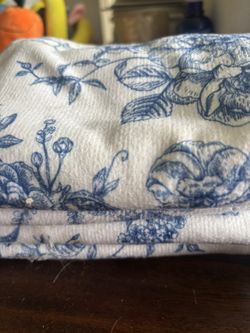 4 Hand Towels Blue And White Floral