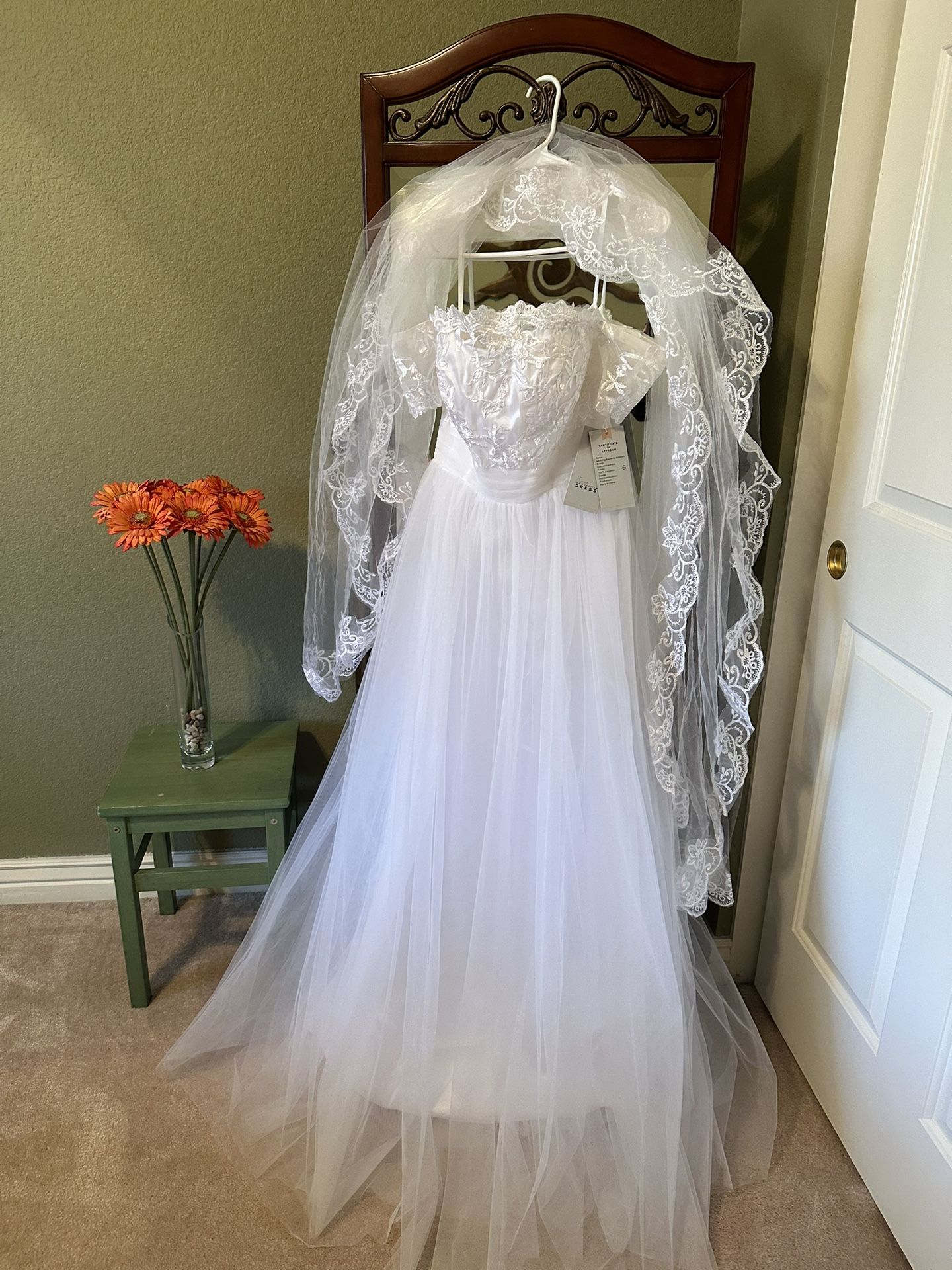 NEW  Wedding Dress