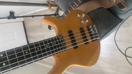5 string carvin neck thru USA bass