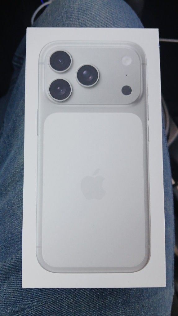 Unopened Silver iPhone 17 Pro 512GB