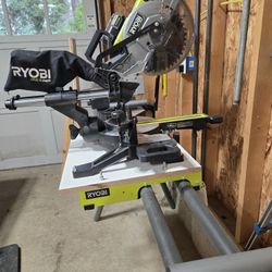 Ryobi 18V Compound Miter Saw with Universal Quickstand