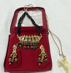 Costume Jewelry set - Necklace with matching earrings- pierced