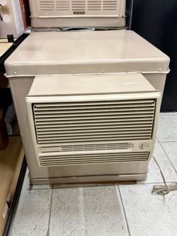 CHAMPION Cooler - 4700 CFM 2-Speed Window Evaporative Cooler for 1600 sq. ft. (with Motor and Remote Control)