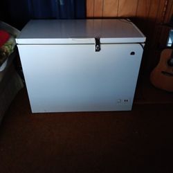 Like New Igloo Chest Freezer Hardly Used