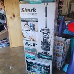 Shark DetectPro Lift-Away ADV Upright Vacuum, Pet Friendly, Dirt Detect, Edge Detect, Floor Detect, Direction Detect, DuoClean PowerFins, LA800 Royal 