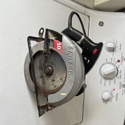 Skill Saw Circular Saw Works Good. I Have Brand New Blades For An Extra $10.