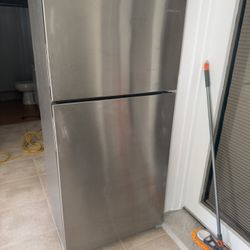 AMANA REFRIGERATOR 