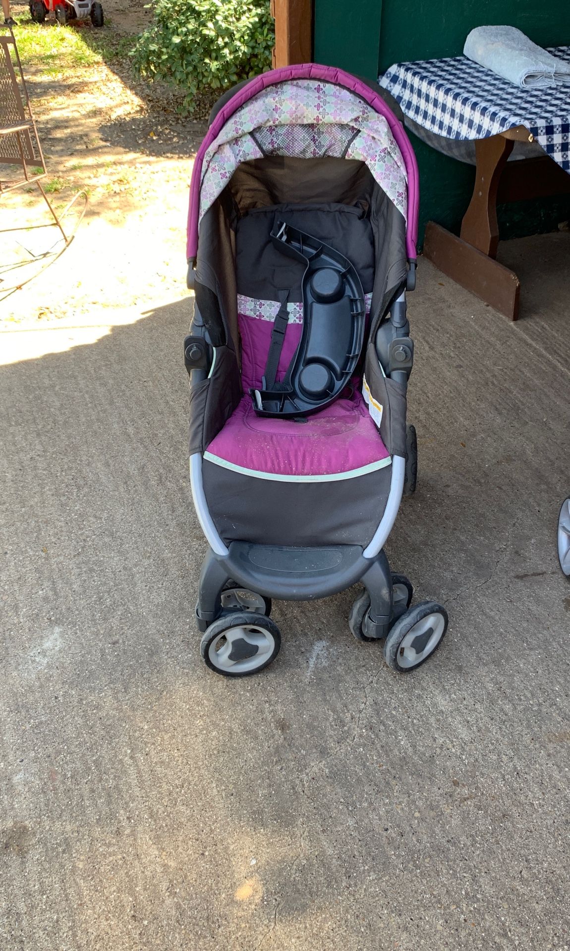 Babygirl Strollers in great condition normal used play area normal used bike in great condition