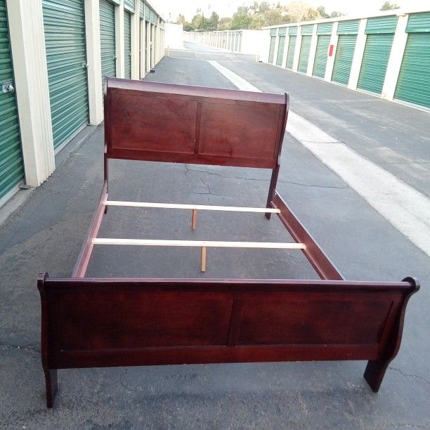 QUEEN WOOD BED FRAME
