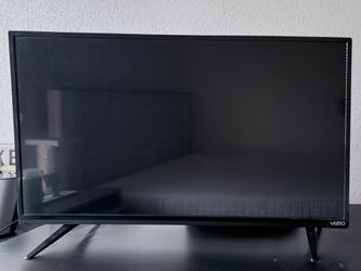 VIZIO 32” Smart TV (1080p) – Excellent Condition
