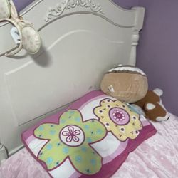White Twin Size Bed