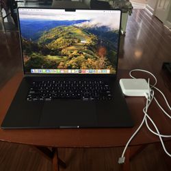 2023 Apple MacBook Pro M3 12 Core 18GB 512GB 37 Counts Charger Music & Video Software AppleCare 2027