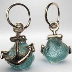 Baby blue Singular pendant front and back image