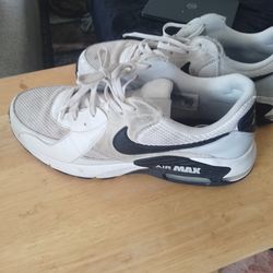 Nike Air Max – Size 10.5 – White/Black – Good Condition