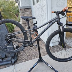 2022 Specialized Rockhopper Mountain Bike