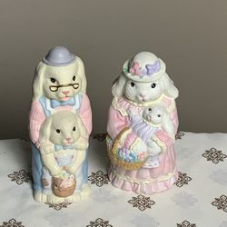 Vintage 1996 Harbert Industries ceramic Eater Buuny Or Rabbit Family Figurines