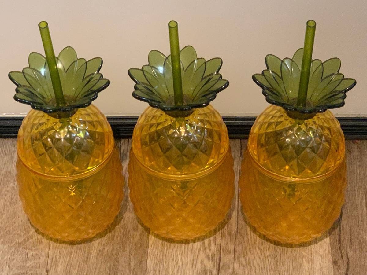 🍍🍹3 Extra Large Sealable Pineapple Cups/Glasses with Straws (brand new)