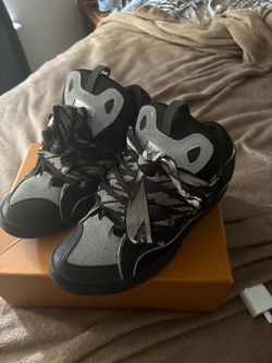 Black and grey lavins