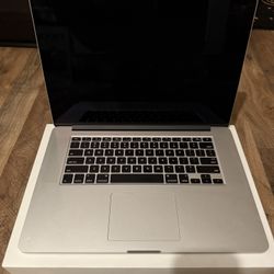 MacBook Pro 15inch MJLQ2LL/A Factory Upgraded Screen/Keyboard LOW CYCLE COUNT