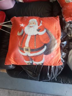 4 LIVING ROOM PILLOWS 