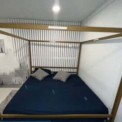 Cama King Con Colchón / King Bed With Mattress 