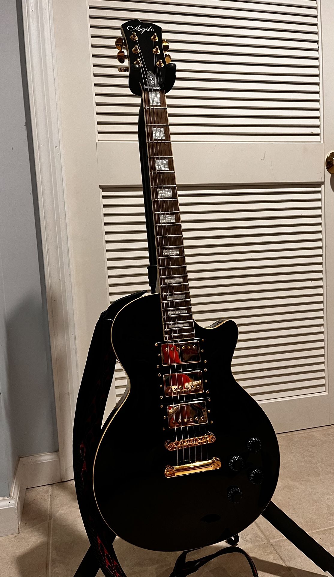 Agile AL-2500 Three Humbucker Les Paul Style Guitar