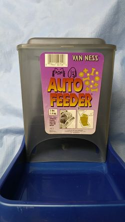 Van Ness auto feeder for cat or small dog