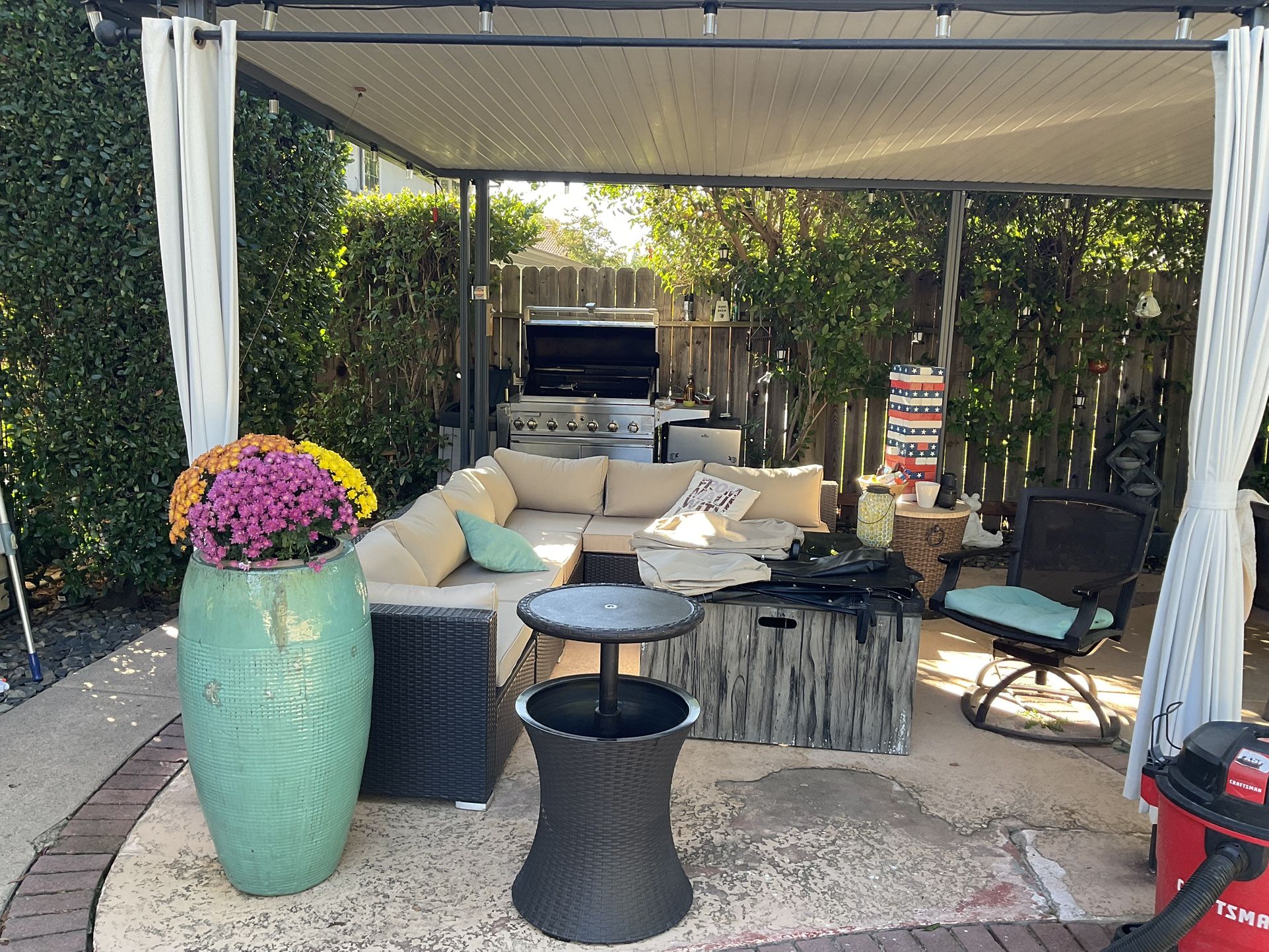OUTDOOR SECTIONAL WITH ICE CHEST END TABLE AND EXTRA CUSHIONS AND FULL NEW COVER