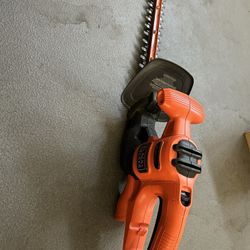 BLACK+DECKER electric hedge trimmer