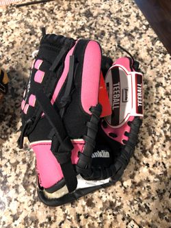 Brand new girls teeball glove 10$