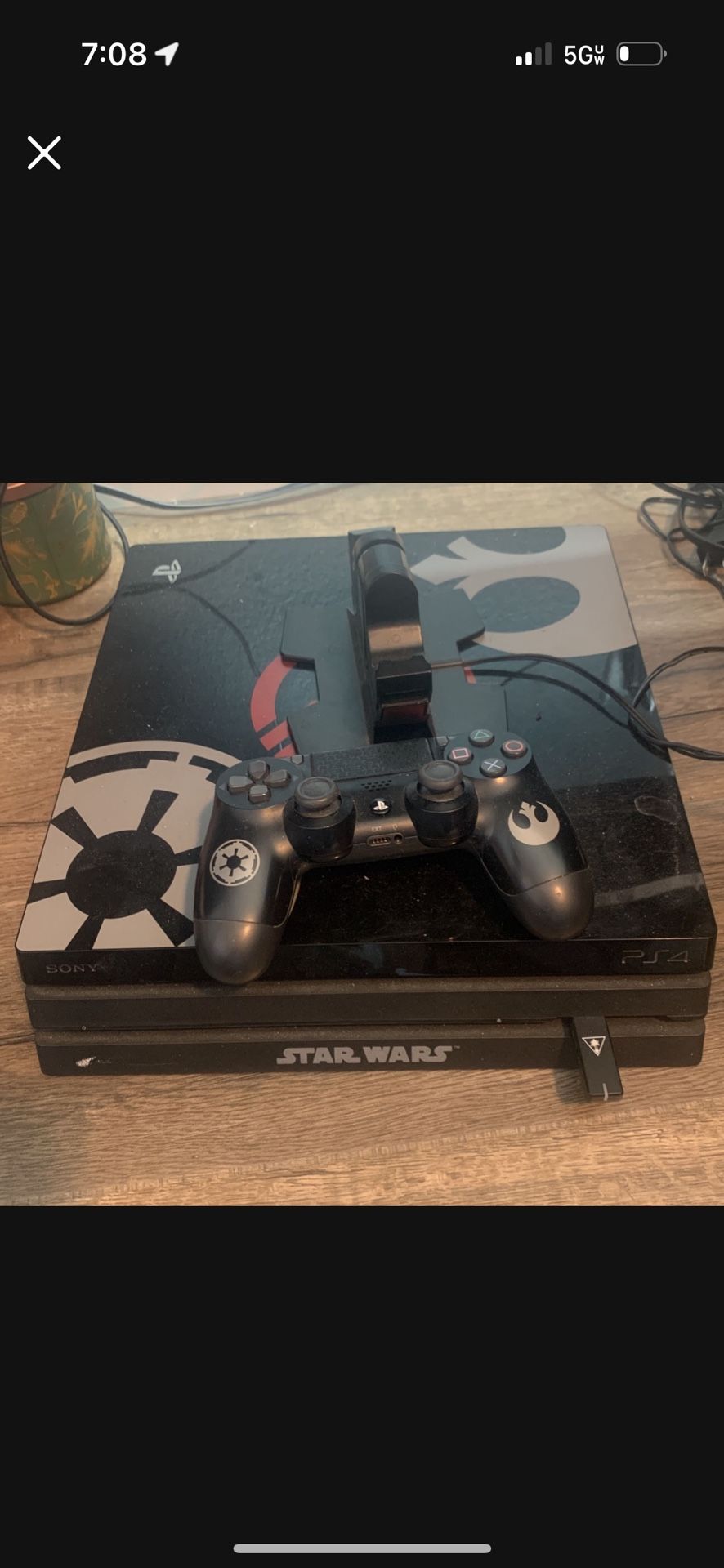 PS4 PRO STAR WARS edition.