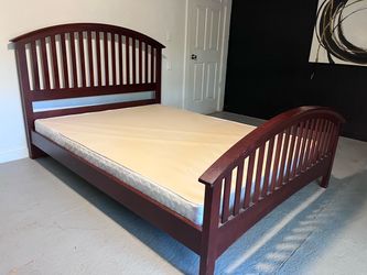FREE DELIVERY 🚚 $110 BED FRAME WOOD AND BOX SPRING QUEEN SIZE