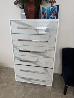 Dresser and side dressers