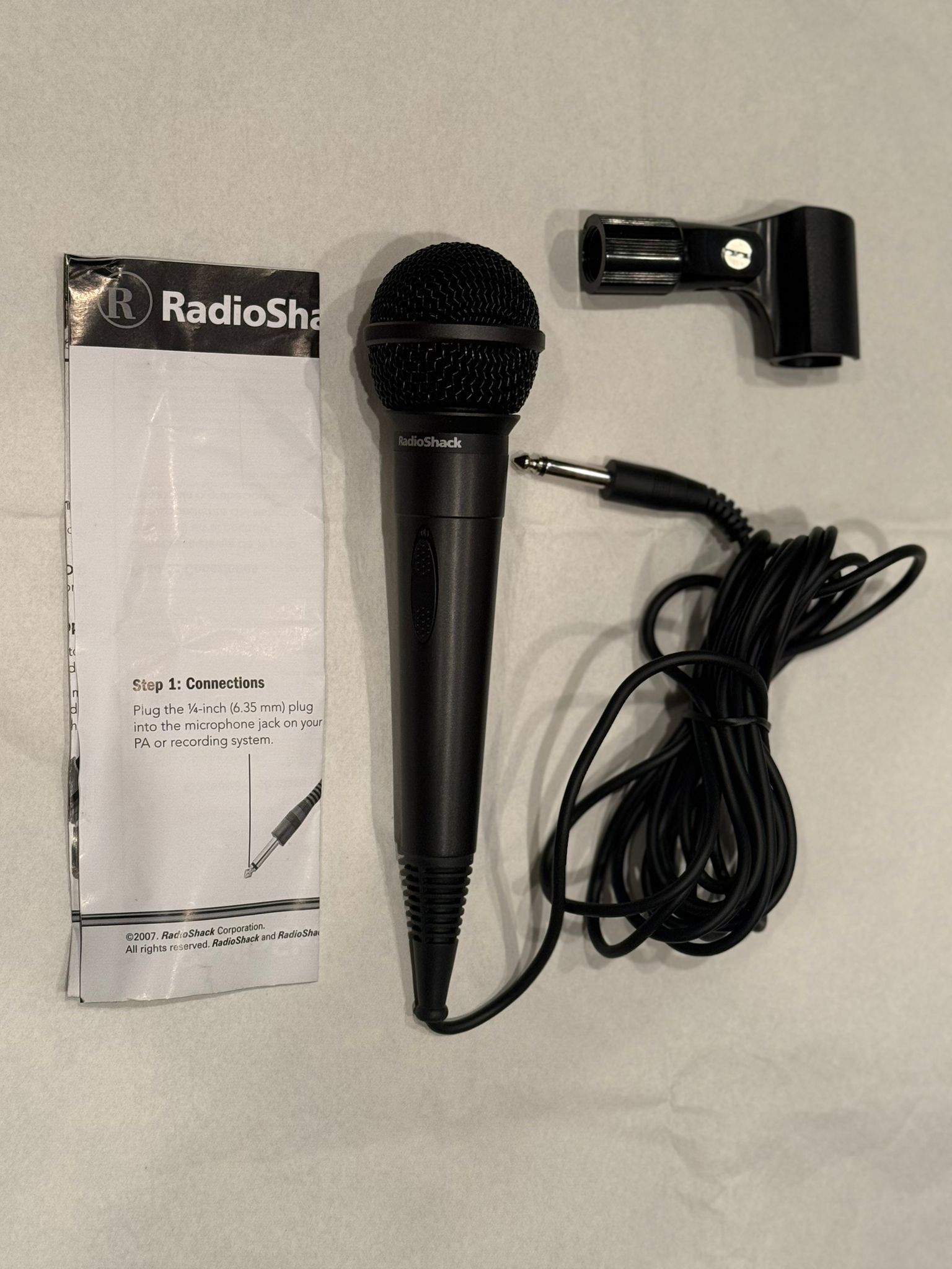 Radioshack Unidirectional Dynamic Microphone Model 33-3038