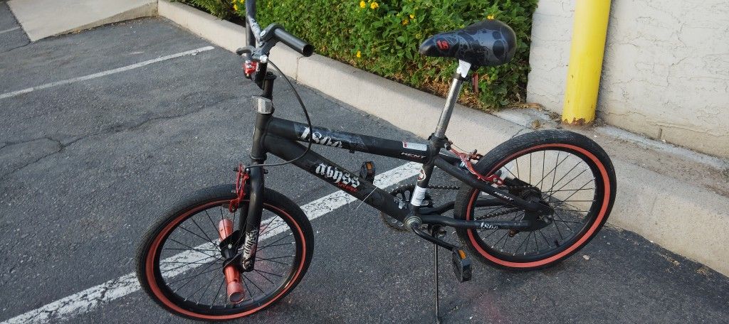 Kent 18 In. Abyss Boy’s Freestyle BMX Bike, Charcoal Gray